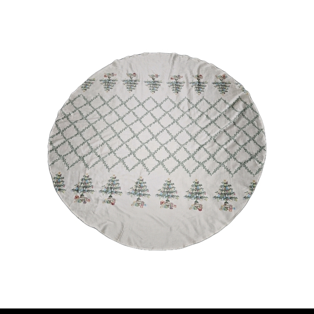 Martha Stewart Holiday Satiny X-mas Trees 2004 Festive 68 X 69 Round Tablecloth